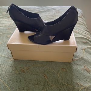Leather black women shoes